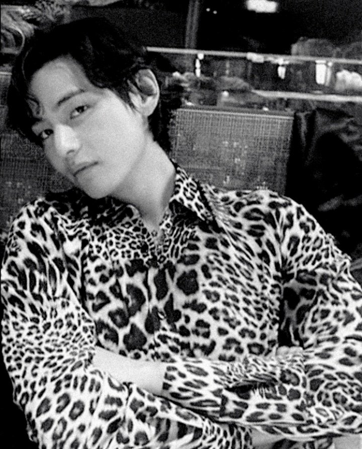 brhopeworld's tweet photo. ○ ir a psiquiatra
○ ir a psicólogo 
○ tomar remédios
● admirar Kim Taehyung https://t.co/TKGpTyQyoe