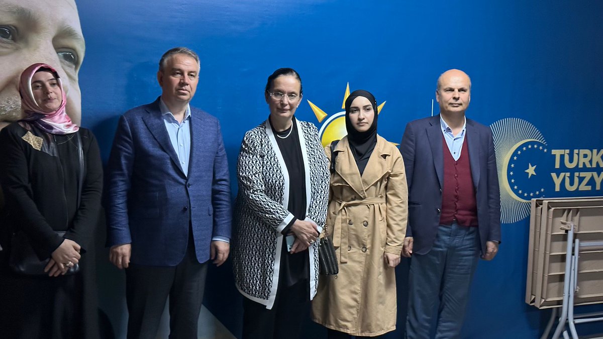 aytenaydin53's tweet photo. Gün sonunda Ankara Milletvekilimiz Sayın @Murat_Alparslan ın seçim bürosunda dinlendik.
Kıymetli Keçiören yol arkadaşımız @ERCANNazif ile karşılaşmaktan mutluluk duyduk.
Rekor oyla 
#DogruAdamlaYolaDevam
Kararımız @RTErdogan https://t.co/cIneNypACY