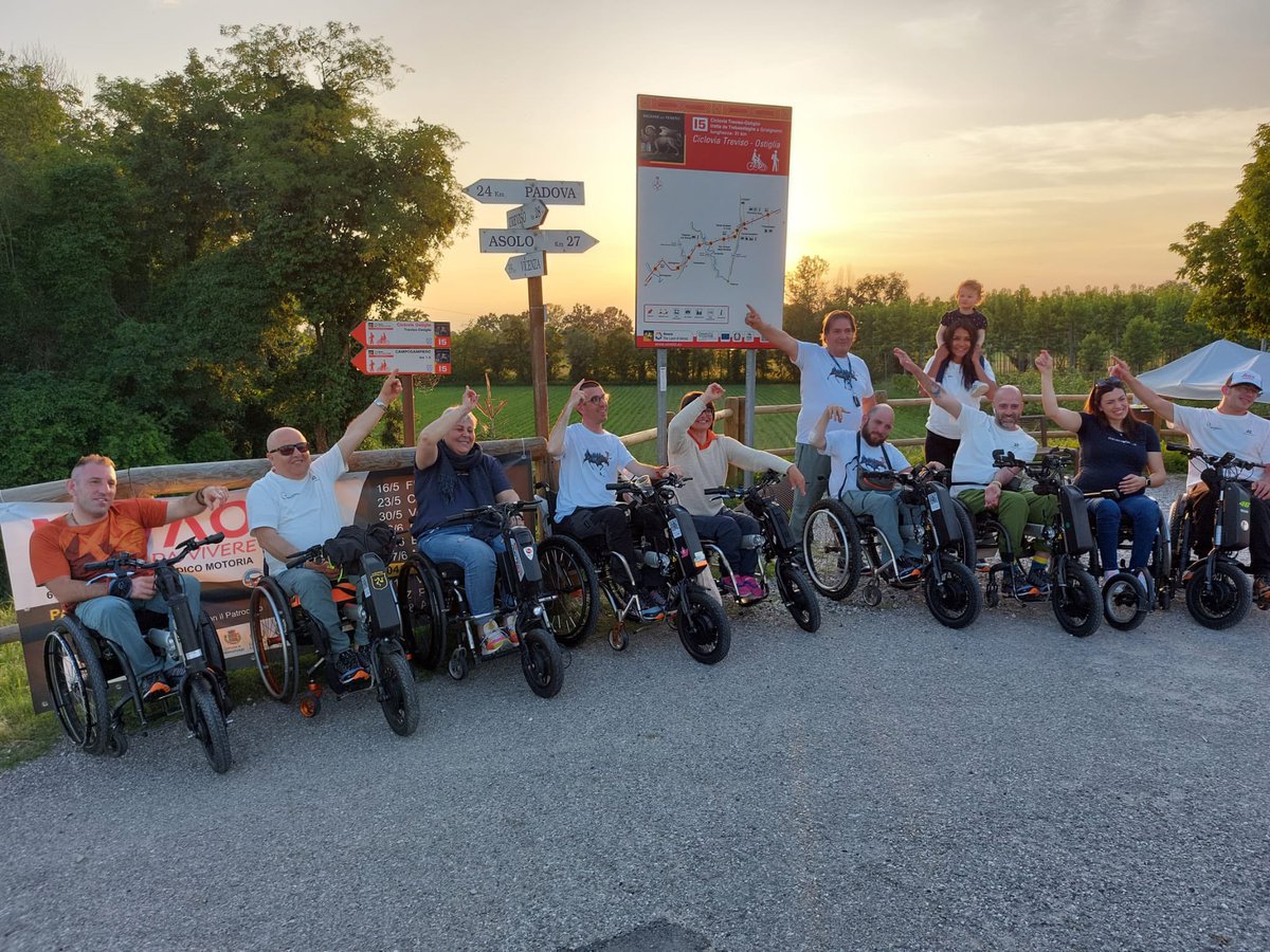 chruggeriTg2's tweet photo. Vacanze, week end, turismo accessibile. #turismoaccessibile Perché accessibilità significa accoglienza. Oggi per @tg2rai #costumeesocieta ore 13,30 siamo in #Veneto con i ragazzi di #FreeWheels per viaggiare liberi e felici nel nostro Paese. Arrivo previsto a #Venezia il 27/5💚 https://t.co/DTsw9ygBh4