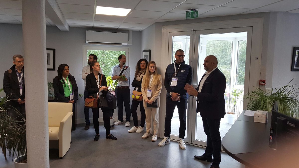 EsterTechnopole's tweet photo. [EN DIRECT] 🔴 de #CeramicNetwork, la convention d’affaires internationale sur les applications industrielles et techniques de la #céramique.

Après l'accueil, @Cerameurop propose des visites de sites à #ESTERTechnopole #Limoges, au coeur de notre Ecosystème 👥

#ESTERTour https://t.co/TNLjjhX0GA