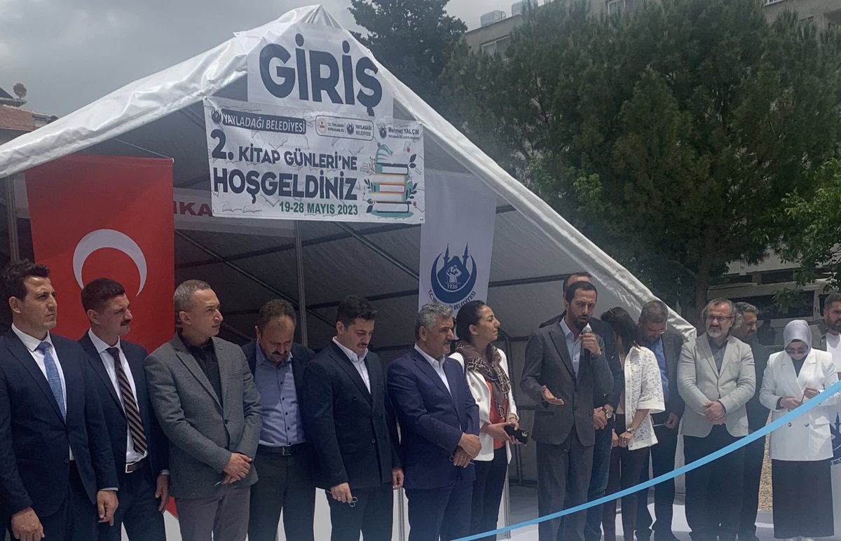 gulsengazel's tweet photo. Hatay’ın depremde zarar görmeyen tek ilçesi Yayladağı’na çok sayıda Antakyalı depremzede taşınmış. Başkan @MehmetYalcintr bey depremzede kardeşlerimize moral ve normalleşmeye geçiş olması için burada bir kitap fuarı düzenlemek istedi. Bu ince düşüncesinden dolayı teşekkür ederim. https://t.co/k1uhuXXAGk