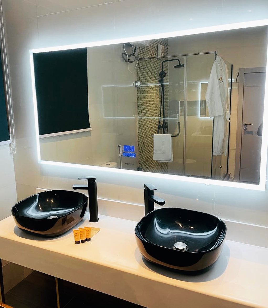 LimewoodVilla's tweet photo. Indulge in the lavish charms of Lagos state at Limewood, the epitome of opulent living. 

Discover the ultimate hotel apartment where luxury meets comfort, offering unrivaled experiences for those seeking the vibrant essence of the city. https://t.co/UVxxDpxm7l
