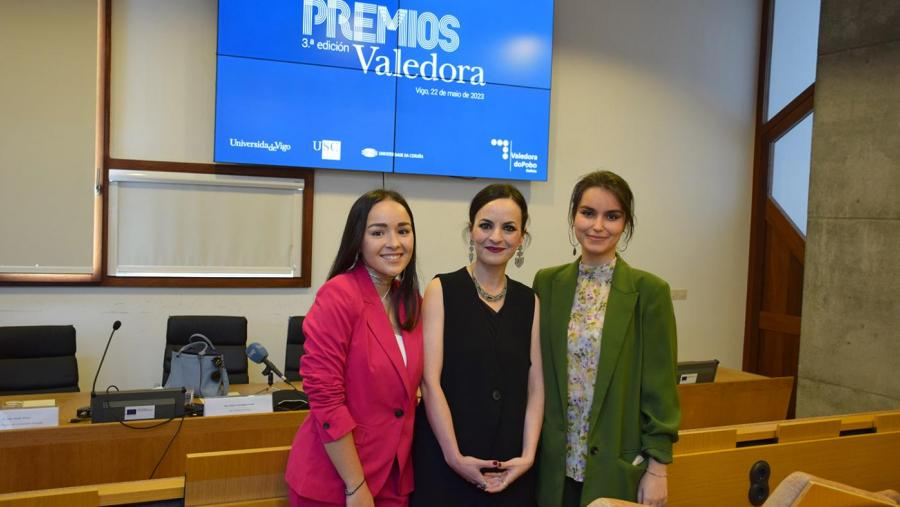 🟣 As tres universidades galegas e a Valedora do Pobo premian os mellores traballos sobre #igualdade

A 3ª edición destes galardóns recoñece o TFG de Carmen Castrillo e Cinthia Piñeiro, da @UniversidadeUSC, e o TFM de Ana Souto, da @UDC_gal

📸 @uvigo
🗞️usc.gal/gl/xornal/nova…