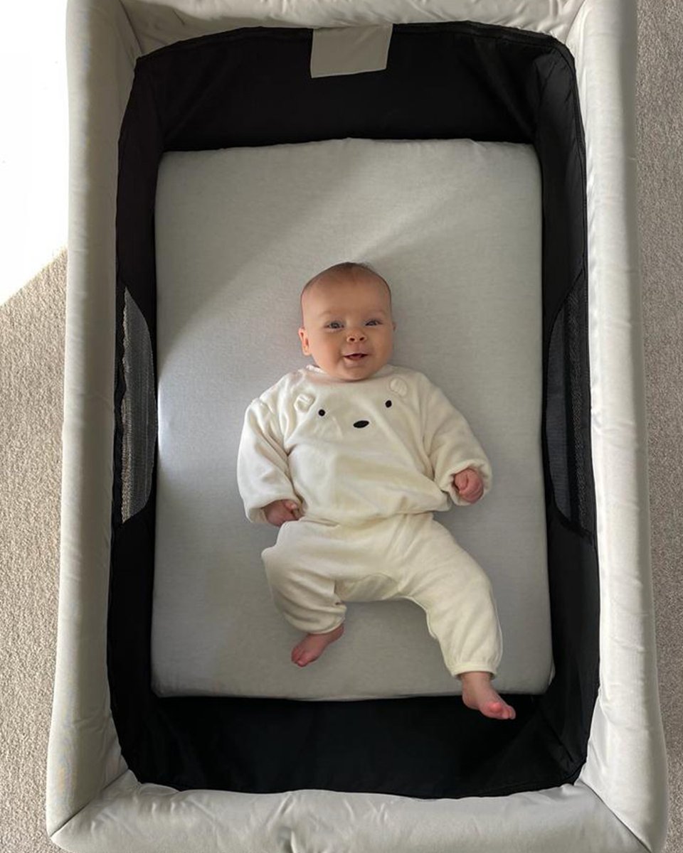 #SleepAndGo is your all-in-one travel cot that can be used at home or on-the-go. 😴 Here's why we LOVE it ⬇️

🧡 Folds out in seconds
🧡 Suitable from birth 
🧡 Transforms into a playpen
🧡 Lightweight to carry
🧡 Sustainable fabrics

🔎 ow.ly/6BQ650OtcA3

📸: @sophiedsharp