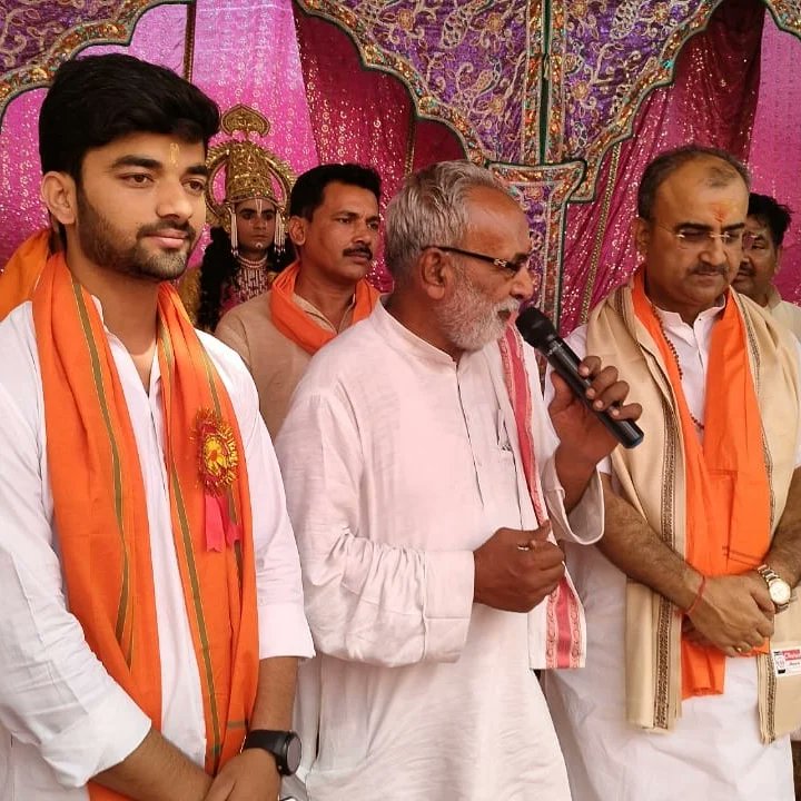 Soumilbabu's tweet photo. शतचंडी महायज्ञ सीतलपुर में पूर्व स्वास्थ्य मंत्री मंगल पांडेय जी जिला अध्यक्ष संजय पांडेय जी,जिला उपाध्यक्ष राहुल तिवारी जी ,रामपुकर चौहान जी, आनंद शाही जी और पार्टी कार्यकर्ता भी शामिल हुए l  @girirajsinghbjp @AmitShah @JPNadda @nitin_gadkari @narendramodi  @mangalpandeybjp https://t.co/weGiejaB2D