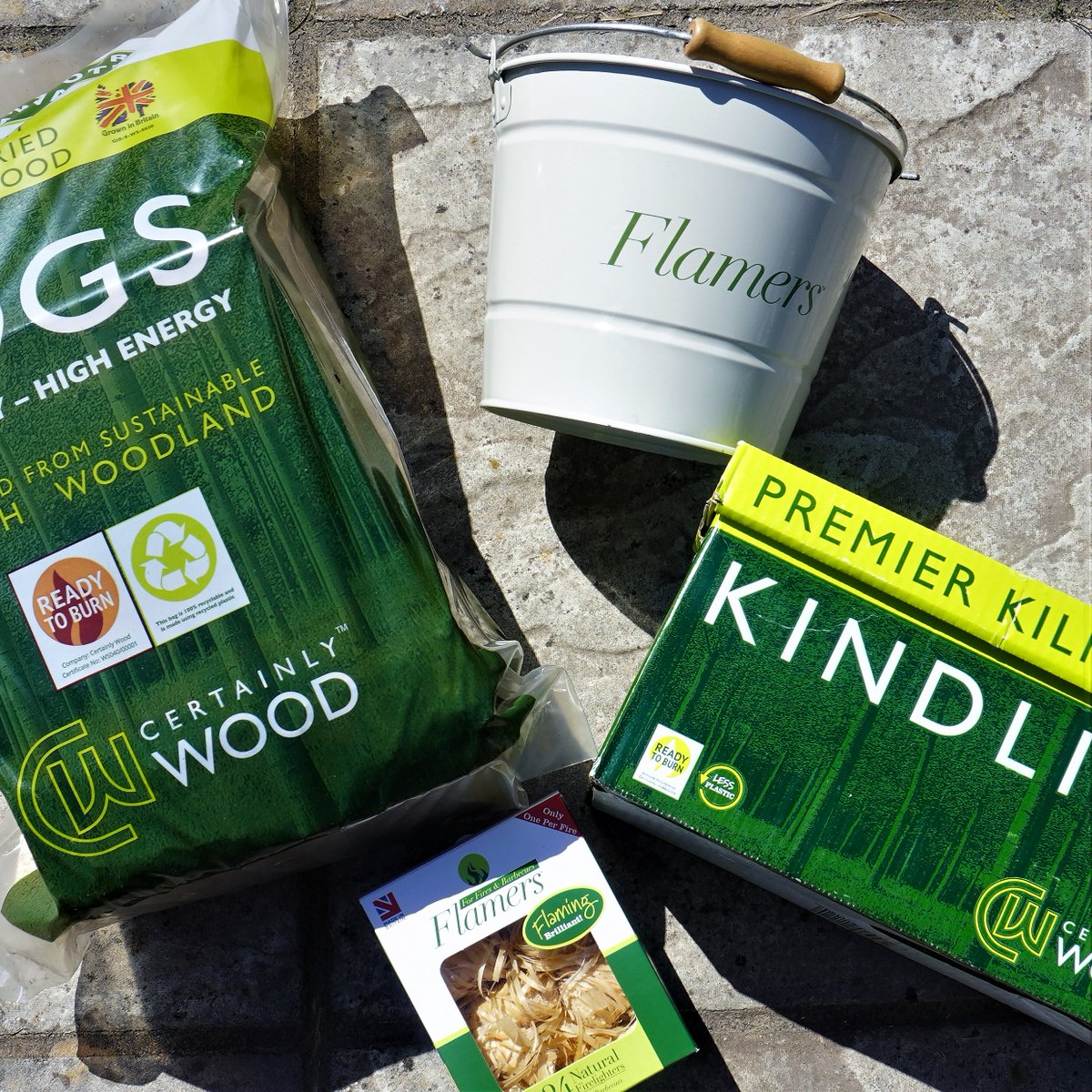 How do you light your fire?🔥 Here’s what we use to light ours:

1️⃣Logs: 100% British kiln dried logs
2️⃣Kindling: Kiln dried and uniform
3️⃣Flamers: Use only one of these with your kindling