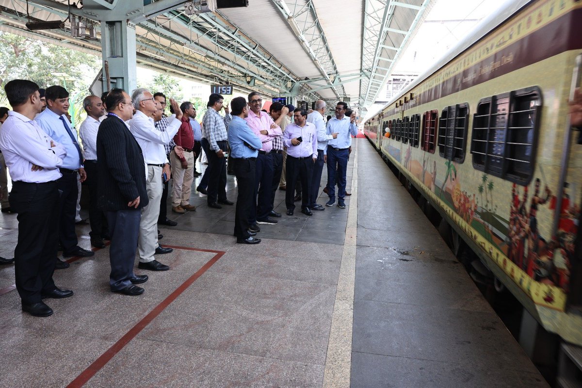 GM_CRly's tweet photo. I am delighted to see the excitement amongst the tourists travelling in #BharatGaurav #DakshinDharshanYatra to Bengaluru-Mysuru-Kanniyakumari while interacting with them.
@RailMinIndia https://t.co/uhxkWXZ0zH
