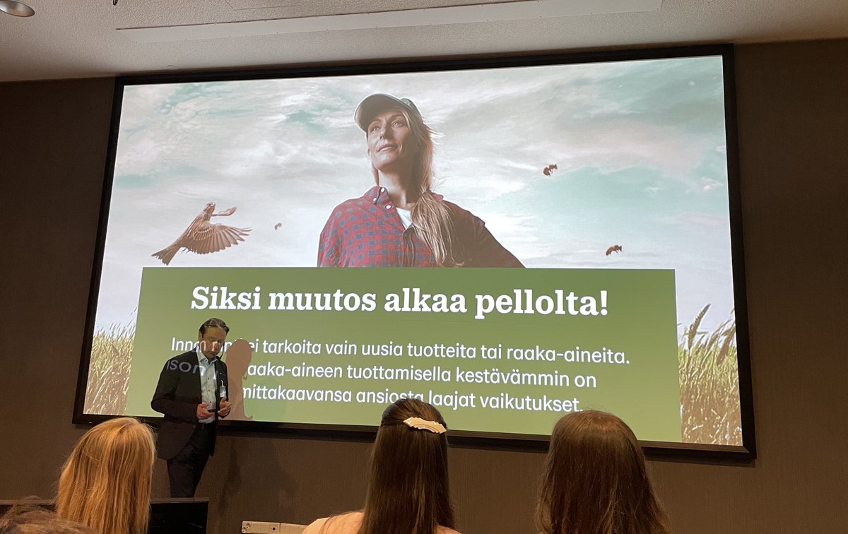 ”Joku voisi kysyä, että eikö #IlmastojaLuonto viljely ole kallista. Ensiksi, jos toimenpiteitä ei tehtäisi, se vasta tulisi kalliiksi. Toiseksi, yhden leipäpalan hinnassa kustannus on maltillinen”, sanoo ⁦Tuomas Mantere ⁦⁩ ⁦<a href="/lantmannen/">Lantmännen</a>⁩ #Vaasan
#elintarvikepäivä