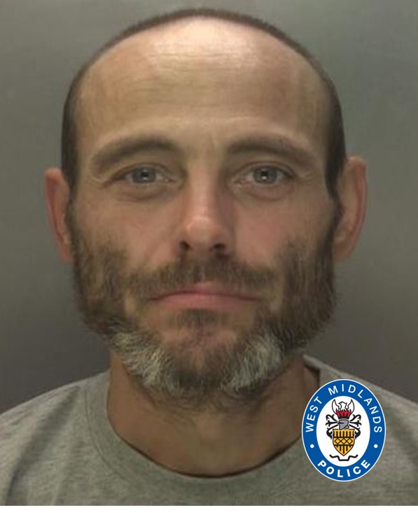 #JAILED | Burglar Barrie King, who targeted five #Birmingham premises in two weeks, has been jailed for more than five years after an officer on patrol spotted him and detained him within days. Read more ➡️ rb.gy/hwvbz