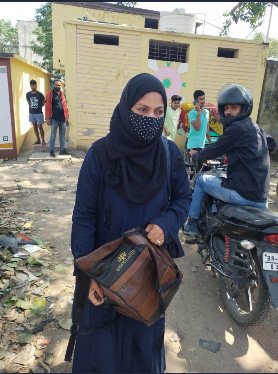 ShahavajAnjum's tweet photo. @wokeup_jihadi
वकअप_जिहादी #भगवलोवट्रैप_बिहार
ये मुस्लिम लड़की है 4-5 कुफ्फार के साथ घूमें निकली थी पति के ना मौजूदगी में!
और अपने एक कुफ्र p..बीएफ के साथ रंगरालियां मन रही है ये साड़ी फोटो इसी लड़की की है,
#बिहार_जिला_गया के शेरघाटी के पास खजुरिया है वही का मामला बताई जारही है
छोटन खान उर्फ इमरान खान इसके पति
का नाम है।
#bhagwa_love_trap #biharmuslim #biharmuslimah #Bihar #Gaya
#bhagwalovetrap_is_real $Muslim
#BhagwaLoveTrap #BhagwaSang
#BhagwaSangMuslimRelationship