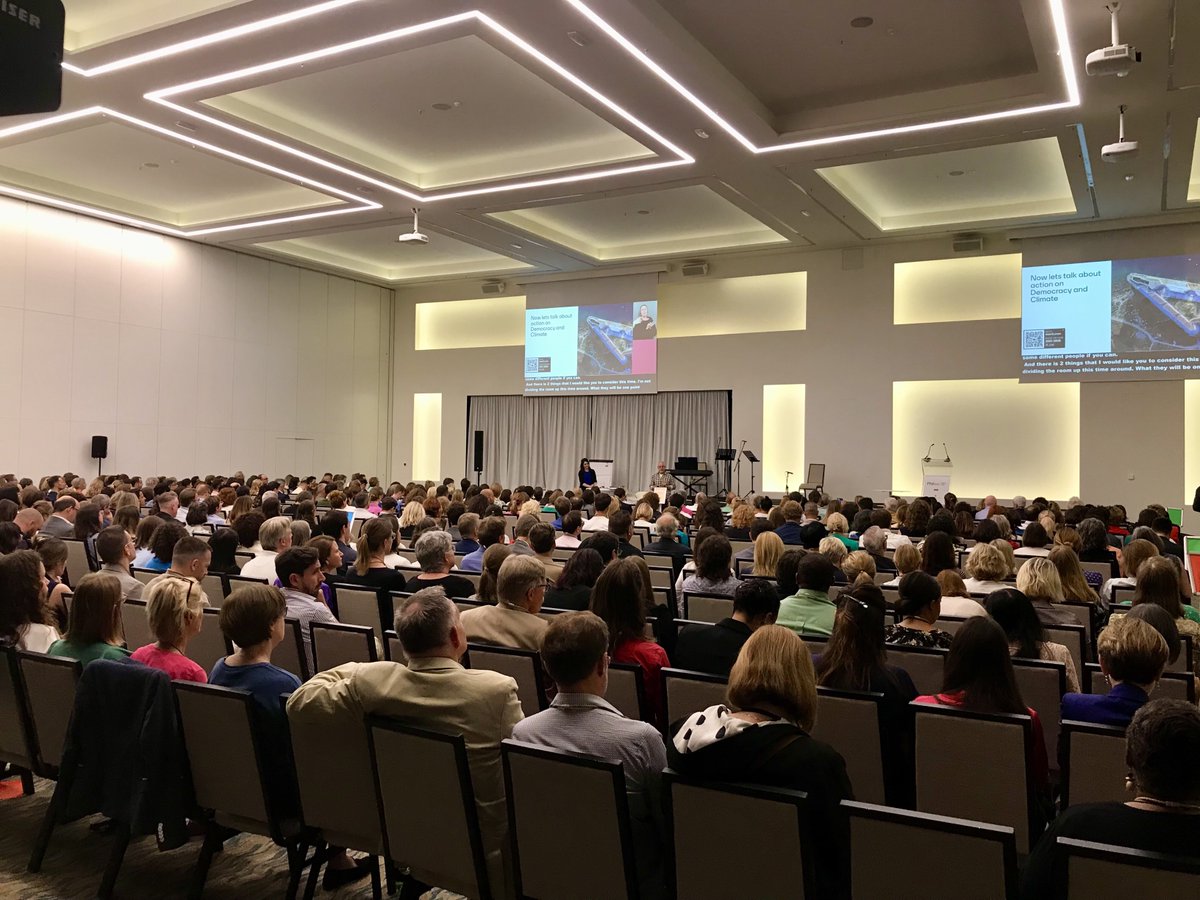 C'est parti pour le #PhileaForum2023 !

700 délégués réunis pour discuter des valeurs philanthropiques européennes et de la manière dont la #philanthropie peut aider à relever les défis actuels en matière de #climat, de #démocratie et d'#égalité.