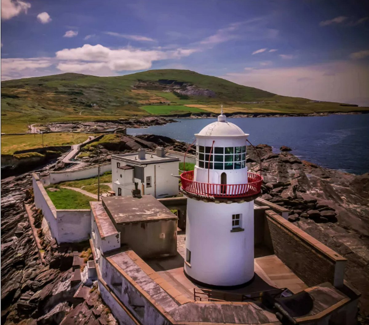 The @ArkStorytelling  Festival on Valentia Island 16-18 June will host song writing, journaling, yoga and poetry workshops.

Tickets for all events available at lnkd.in/dht8cwWk

#discoverkerry #unlockthemagic #festival
#lighthouse #valentiaisland #skelligcoast