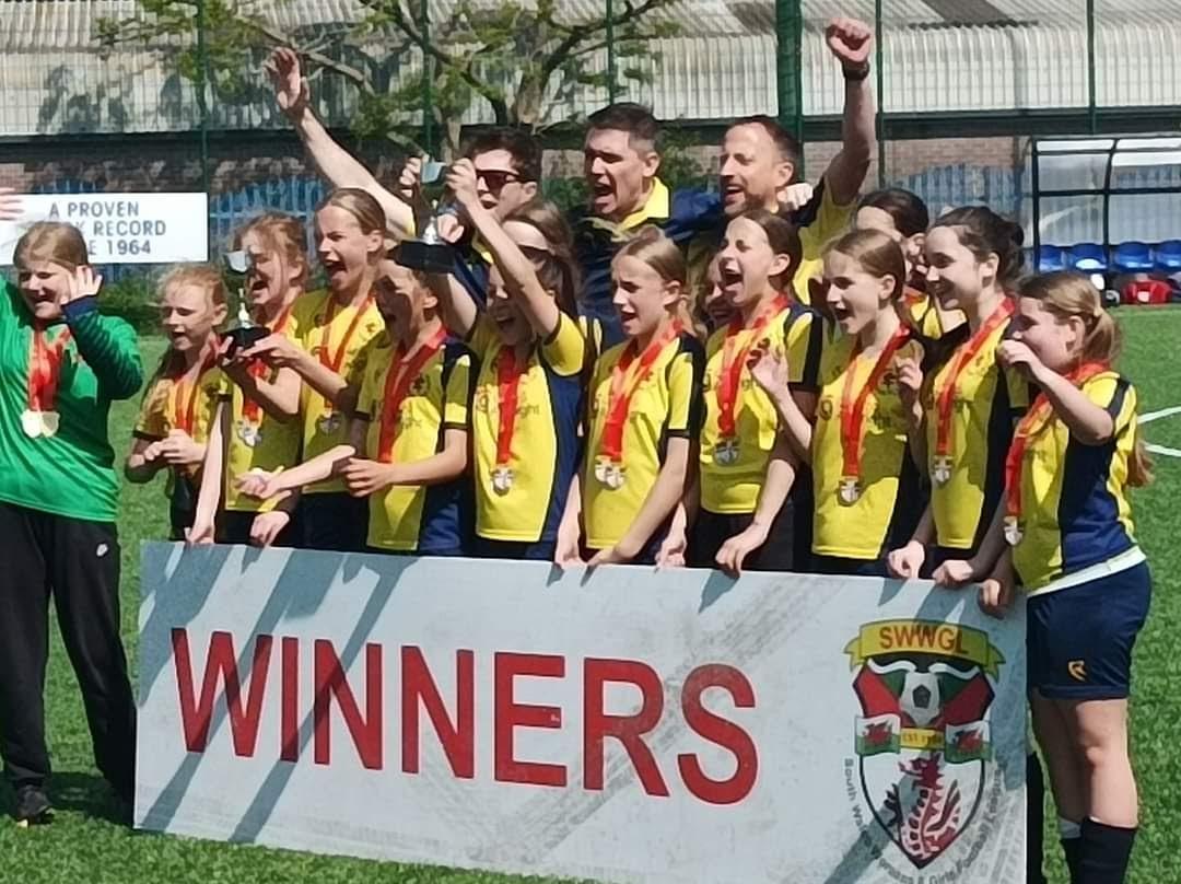 Steven_James's tweet photo. Well done Thornhill U12 Girls Yellows, a great 2-0 win to secure the SWWGL U12 League Trophy on Sunday.
The girls have already secured the SWWGL U12 Division 2 title and have one game left to complete an amazing season. As coaches we are very proud of this great bunch of girls. https://t.co/WV3PPH3ilI