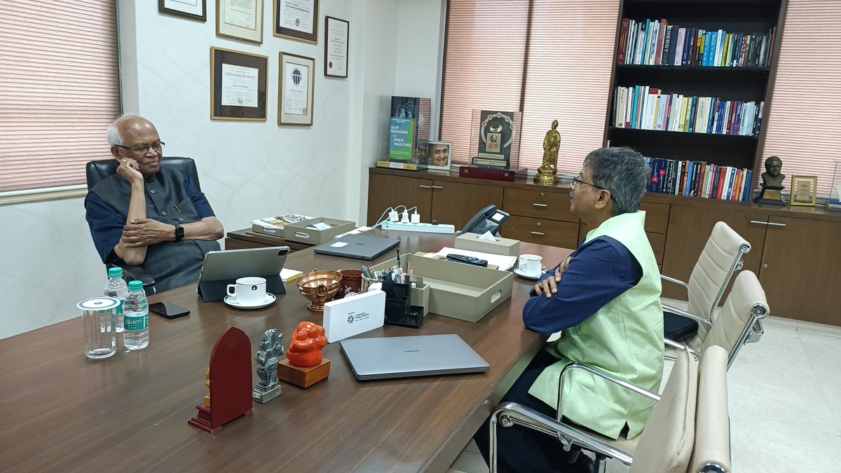 ♻️ Inspirational guidance by Dr. Raghunath, former Director General - Council for Scientific and Industrial Research and Chairman Reliance Innovation Council on accelerating Circular Economy for Solar panels. India has potential to set global benchmark standards  #recycling