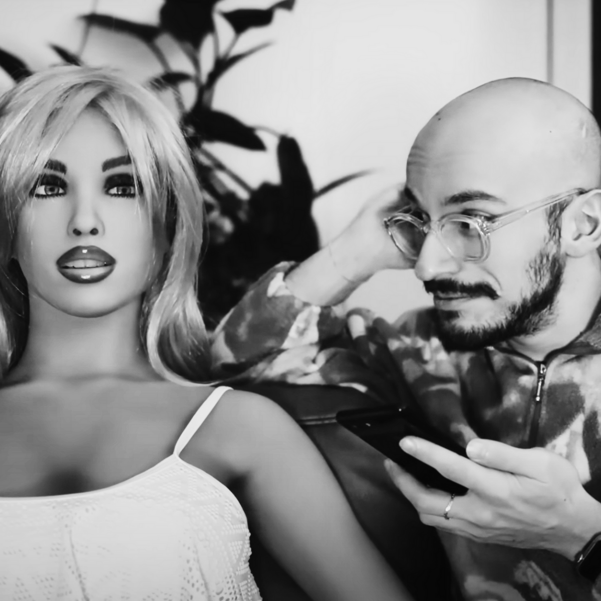 🔮 Réel et virtuel se confondent. Les robots redéfinissent nos relations ?🤖🏩 Inspiré par <a href="/CyrusNorth/">Cyrus North</a>, on explore : Robot sexuel à l’IA : sex(y) demain ? dans notre NL de vendredi. Inscris-toi ! ➡️bit.ly/3TiM847 #IA #Robotique #Futur