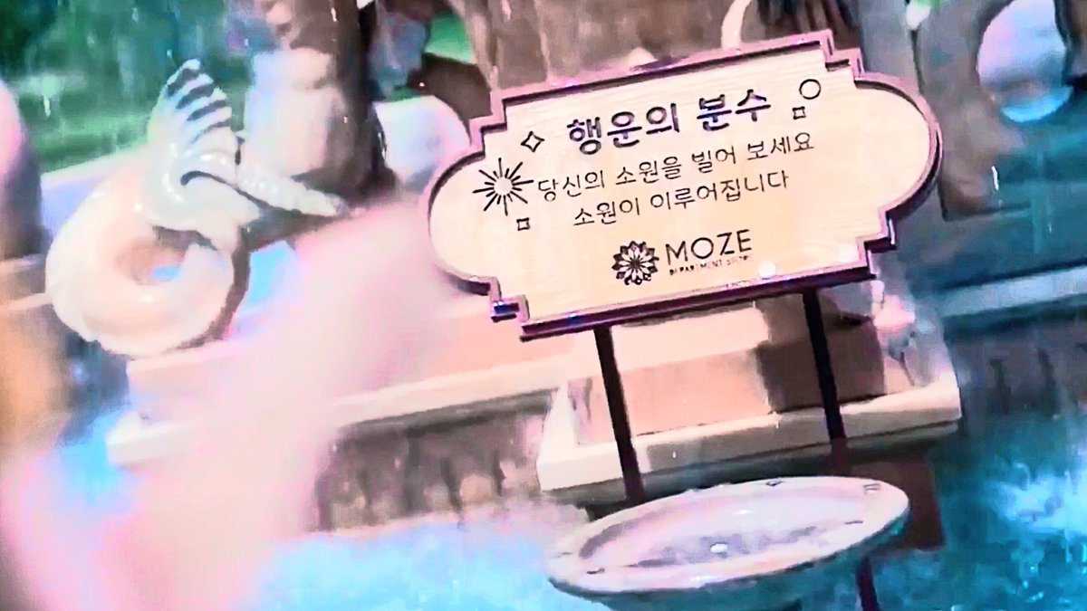 repinerror's tweet photo. 형이 하나 있어요.

우리 형 남은 인생 너덜너덜해지면 좋겠다고. 아, 진짜 나쁜 새끼거든요. 안 보고 살면 좀 괜찮아질 줄 알았는데. 아니야, 내가 밤에 잠을 못 자. 그래서, 그냥 쭉 질척대려고요.
둘 중 하나가 죽을 때까지. https://t.co/heMokmeoZm