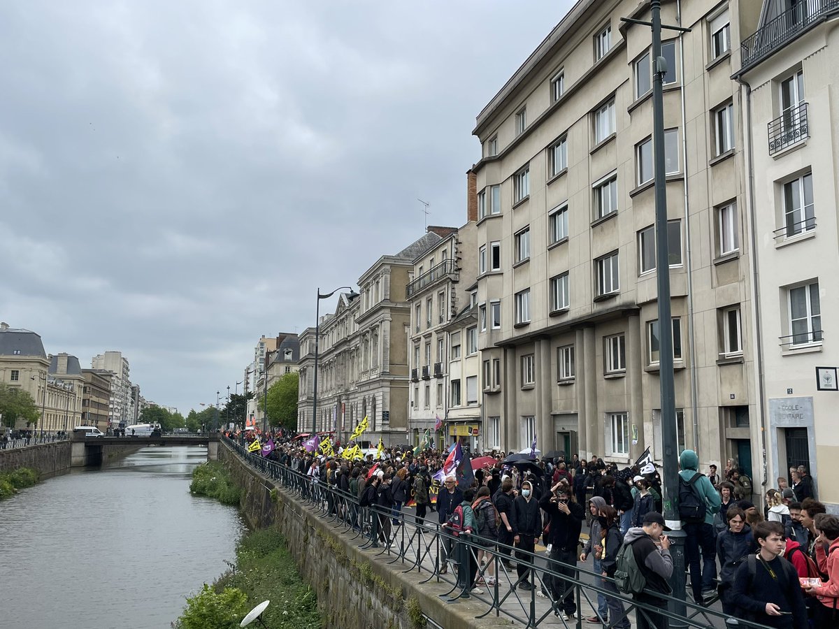 #Roazhon : 500 den a zo o vanifestiñ er gêr-benn a-enep adreizh al leveoù

#Rennes : 500 rennais manifestent contre la #ReformedesRetraite