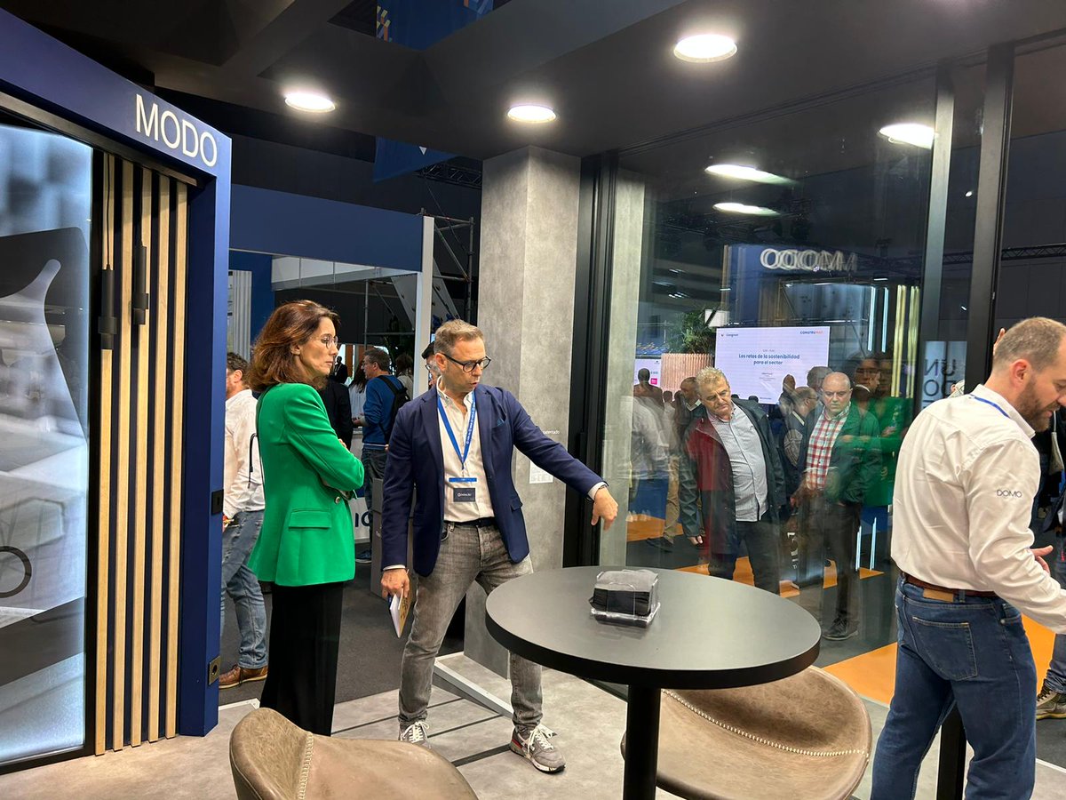 DOMObyINDALSU's tweet photo. Os invitamos a pasar por nuestro stand en @ConstrumatBCN donde estamos presentando nuestras #novedades.
La corredera #DOMO155RTHO está dejando impresionados a los visitantes, es la primera de grandes dimensiones y de hoja oculta con seguridad de cierre automático.
#Construmat https://t.co/zJS00wNsJ7