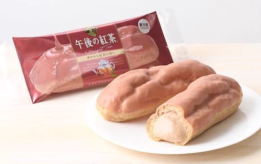 甘すぎないエクレアで、ゆったり過ごす昼下がり。午後の紅茶ストレートティーエクレア、発売予定。