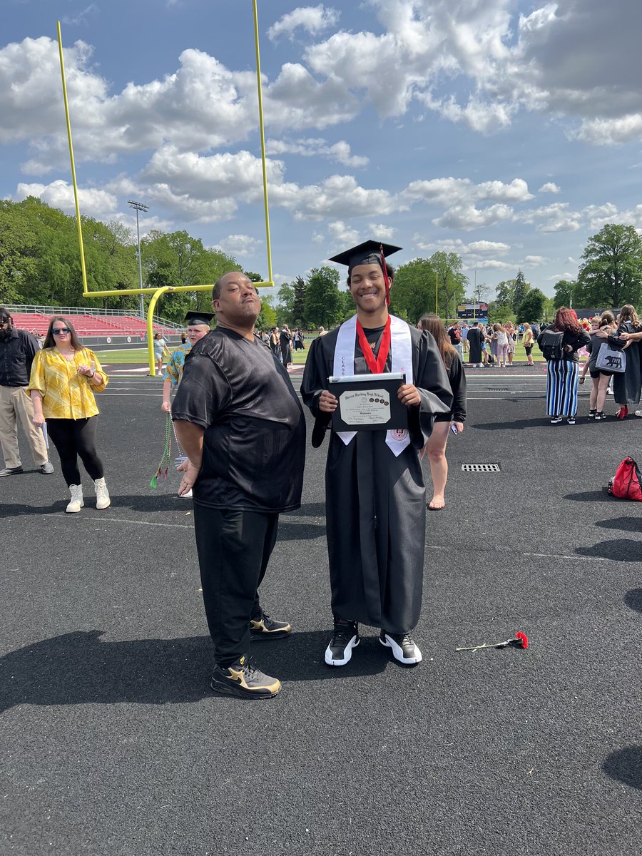 hiddengemsbball's tweet image. #Graduation #EmptyNest #3for3