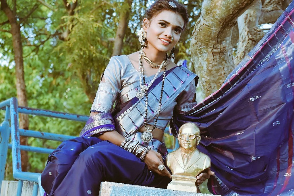 साथियों अपनों से मत लड़ो , बल्कि अपने हक़ अधिकारों के लिए उन लोगों से लड़ो जो तुम्हारे अधिकारों पर कब्जा किए बैठे हैं.....
#जयभीम 🙏🙏