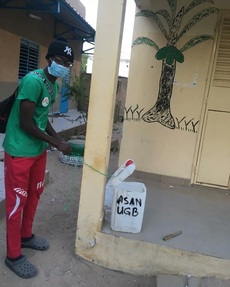 LesUgb's tweet photo. Nettoyage et installation de bacs à ordures à l'école primaire de Sanar
Deuxièmement phase (2/2) 

Aimer,  faire aimer et protéger la nature. https://t.co/xTrkSiJQUY