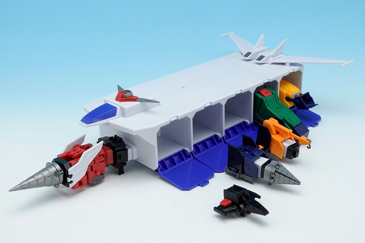 本日最終日！】 PB限定「#SMP 勇者特急 #マイトガイン #カイザー