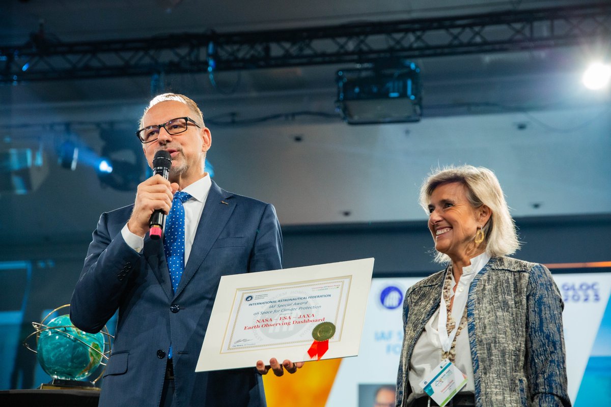 European Space Agency (@esa) on Twitter photo ESA has been presented the ‘Space for Climate Protection’ Special Award by <a href="/iafastro/">IAF</a> during the #GLOC2023 Global Space Conference on #ClimateChange – currently taking place in Oslo, Norway 👉 esa.int/Applications/O… ESA has been presented the ‘Space for Climate Protection’ Special Award by <a href="/iafastro/">IAF</a> during the #GLOC2023 Global Space Conference on #ClimateChange – currently taking place in Oslo, Norway 👉 esa.int/Applications/O…