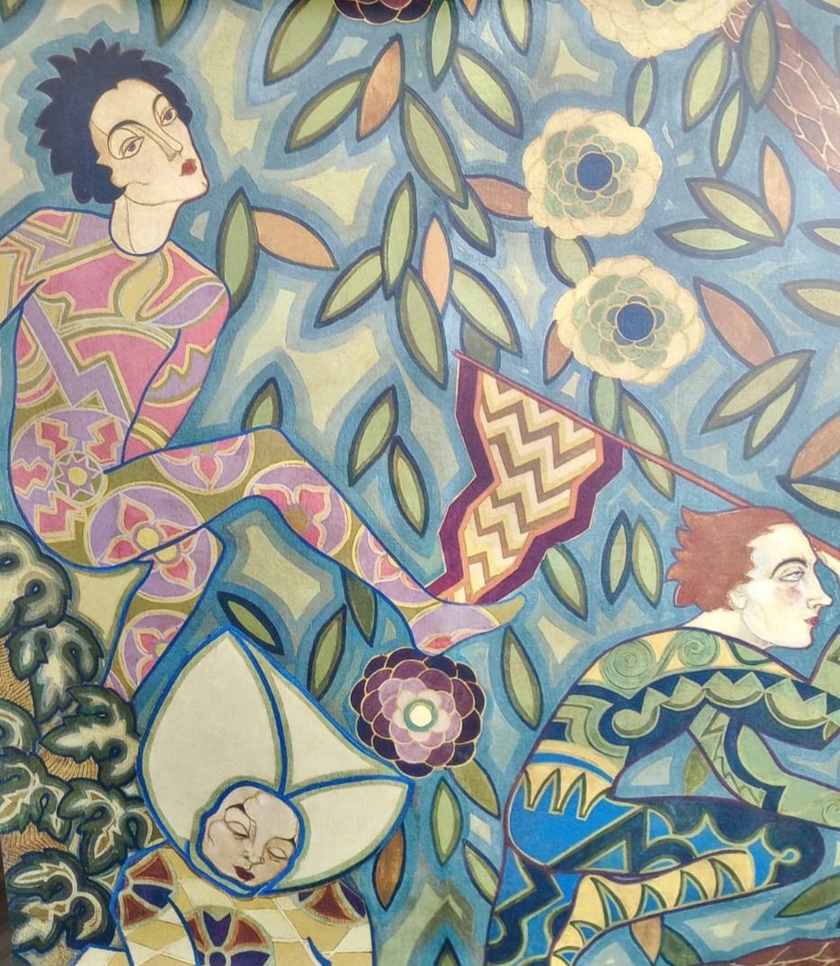 Just wondering if anyone has an idea of who may have created or inspired this wallpaper print?