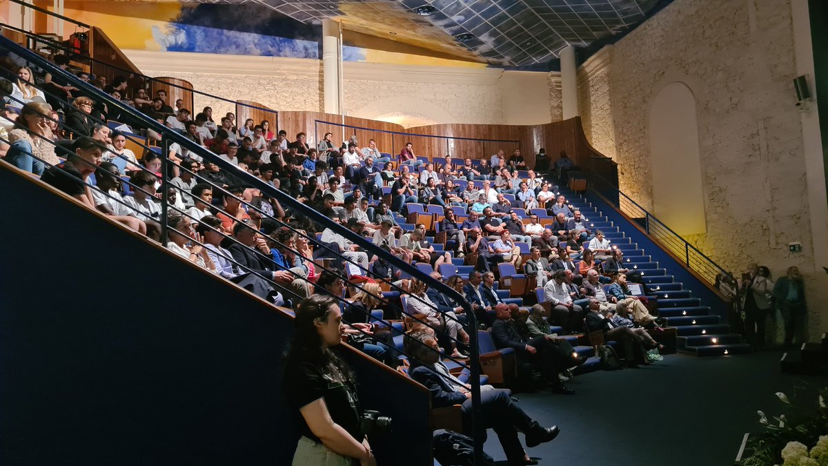 cislverona's tweet photo. Bellissima giornata della legalità celebrata con studenti e lavoratori al teatro camploy, un grazie sentito alla compagnia teatrale di Enzo Rapisarda e agli ospiti di prestigio che hanno scelto la Cisl per ricordare tutte le vittime delle mafie https://t.co/kXKLc0Get2