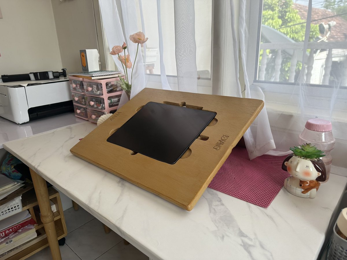 Anja Arowana tweet media