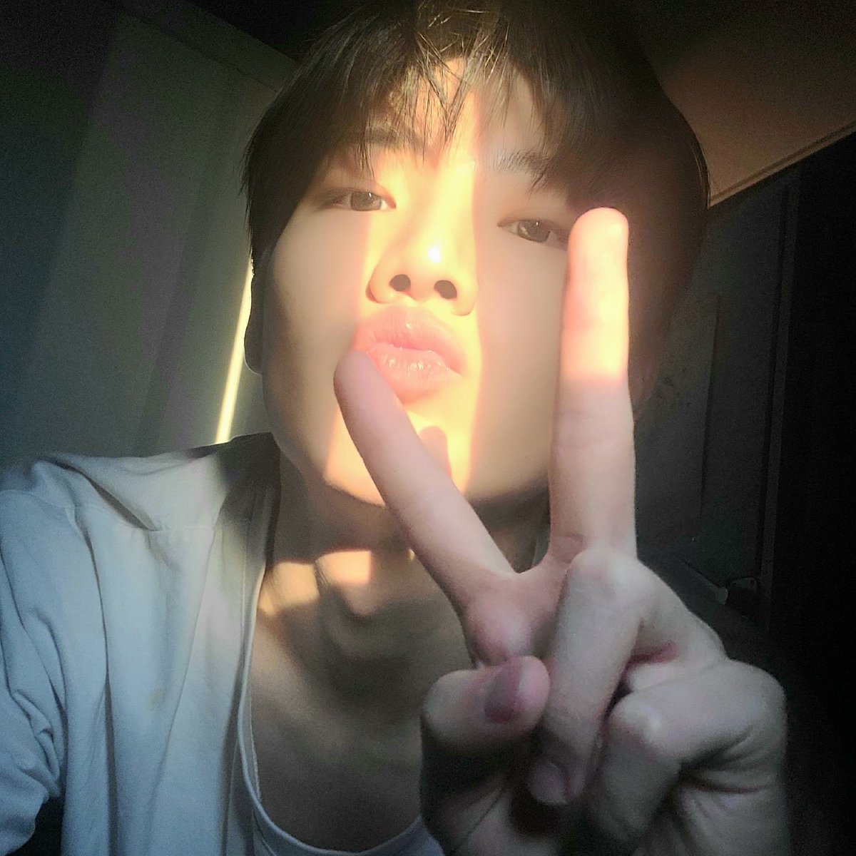 awboyy_'s tweet image. ก่อนออกจากบ้านอย่าลืมทาครีมกันแด๊ด