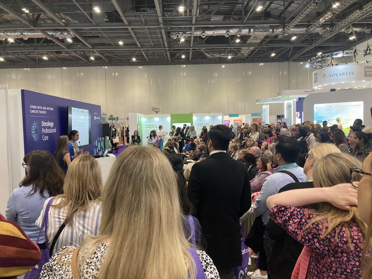 Standing room only for @KellyWadeMcbane and Rhia Kaur Saggu talking about challenging cancer diet myths at the LWBC theatre @oncology_care #OPC23. We need a bigger theatre @ThisisLJR 😀😀