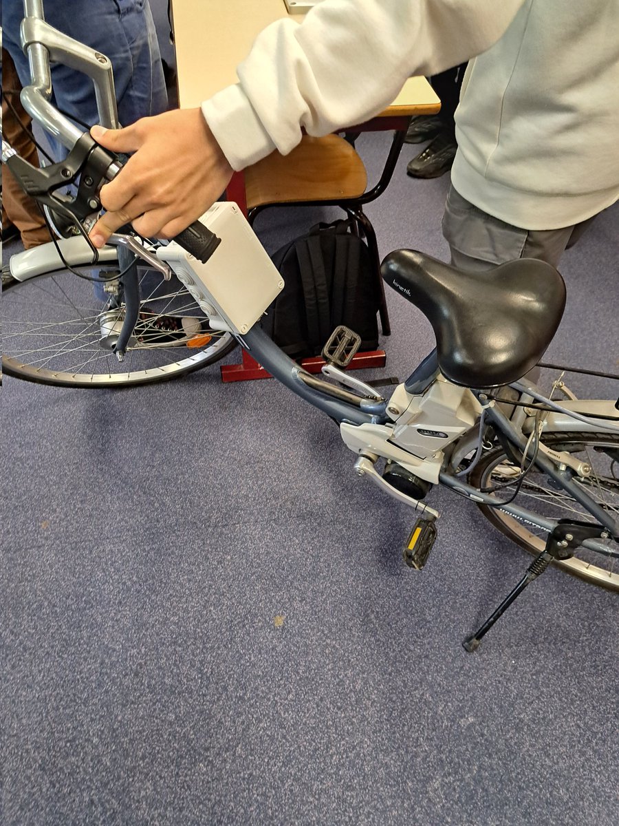 CCoulebeau's tweet image. Des élèves inventifs et motivés. De belles présentations lors de la journée #yeswecode de l académie d Orléans Tours. @Fond_CGenial @Drane_ot