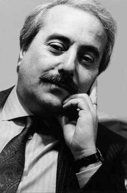Lui che si, era un vero patriota 🇮🇹.

In ricordo anche di Francesca Morvillo, Vito Schifani, Rocco Dicillo e Antonio Montinaro.
#GiovanniFalcone #Capaci #23maggio1992