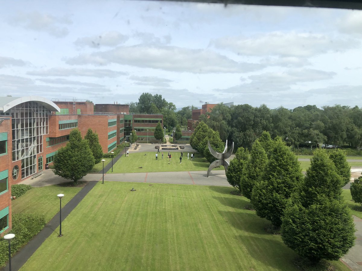 Great to see our Students out hurling and enjoying our beautiful campus. Inside ⁦<a href="/BusinessAtUL/">Business at UL</a>⁩ work at peak levels as grading is being wrapped up!