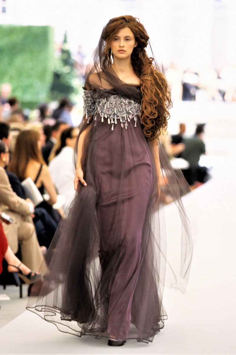 francarabias's tweet image. En la colección Otoño 1997 Alta Costura de @CHANEL #KarlLagerfeld recrea un universo de princesas y cuentos de hadas 👸🧚‍♀️👑🧚‍♀️🧚🧚‍♂️🧝‍♀️

Nueva entrada en mi #blogdemoda #EnlaZonaF

CHANEL, AÑOS 90 / (12) OTOÑO 1997 ALTA COSTURA enlazonaf.blogspot.com/2023/05/chanel…

#CHANEL #FranciscoCarabias