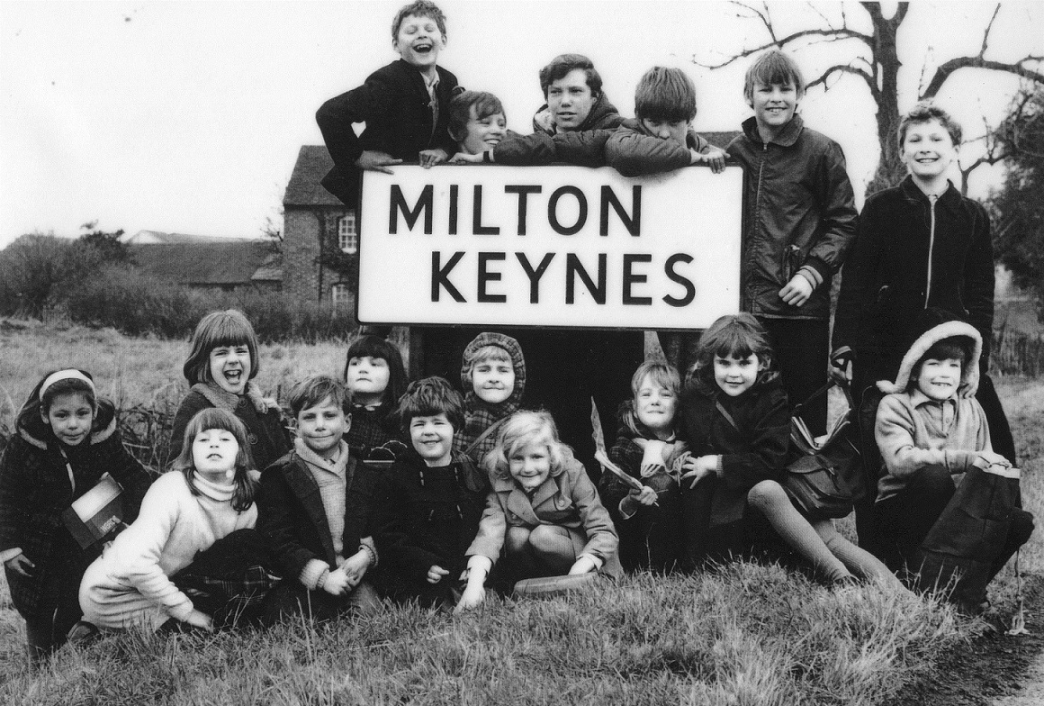 #ThatRemindsMe was a column in the #BletchleyGazette from Jan 1973 - Dec 1978. This week, naming our city (Pic c. LAMK)

Read it here: livingarchive.org.uk/.../milton-key…...

#livingarchivemk #history #miltonkeynes #culture #archive #memory #placemaking #community #britishculture @CultureMK