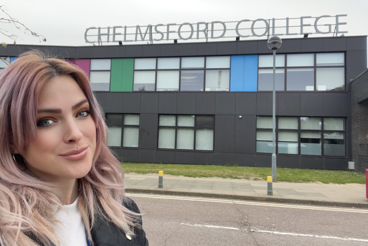 Thank you to <a href="/chelmsfordcol/">Chelmsford College</a> for such a warm welcome this morning as I came to give a talk to the students on their Teaching Assistant Apprenticeship programme ☺️
So great to meet your brilliant students- we had fun drawing our own life timelines too!
#teaching #education