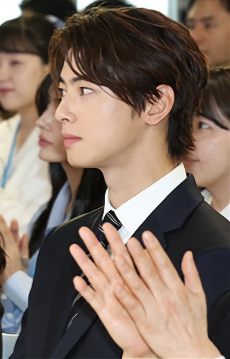 pkjimin_bts's tweet photo. Eunwoo fue nombrado como el nuevo Embajador Honorario de Visit Korea Year 2023-2024. Estoy muy orgullosa y feliz por el porque todos sus esfuerzos poco a poco están brindando frutos.🥰👏💜

#CHAEUNWOO #EUNWOO #차은우
https://t.co/6AASOQUU2M