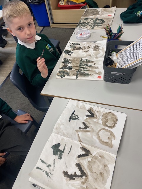 HillocksPrimary's tweet photo. This week year 1/2 are looking at different cultures from around the world.

We began this by having a go at creating 'traditional' Chinese watercolour paintings! https://t.co/Mt8TqTRqeG