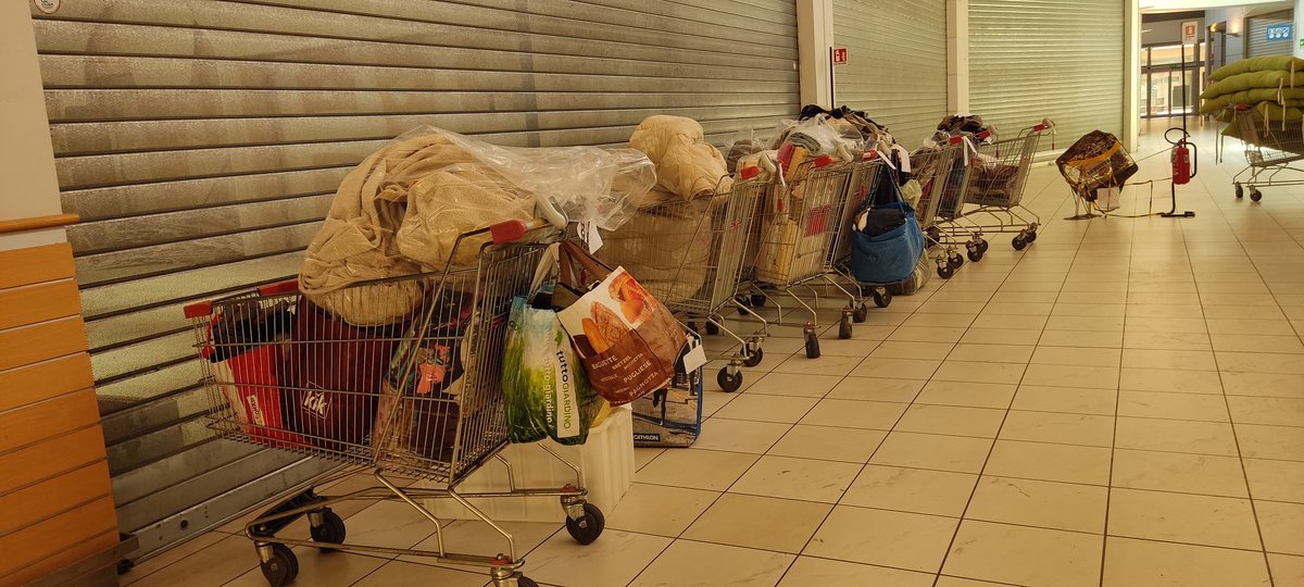MistressELW's tweet photo. Ritmi serrati alla lavanderia #iportici

[Pensa se arrivava l'alluvione in pandemia, che non potevamo neanche abbracciarci per tirarci su il morale a vicenda per via del distanziamento sociale...] https://t.co/iUBkJmJJm7