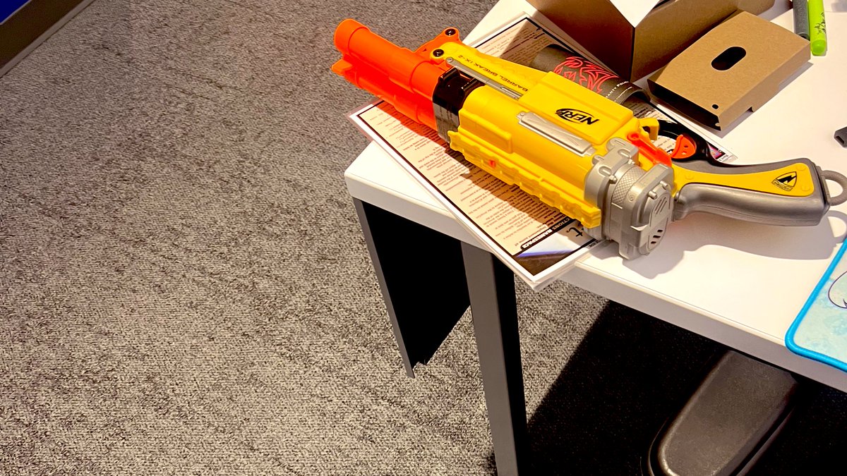 BiancaSamona's tweet image. The things you see at UWM #nerfGuns 😂 #funAndFriendship #beYouHere @UWMLife