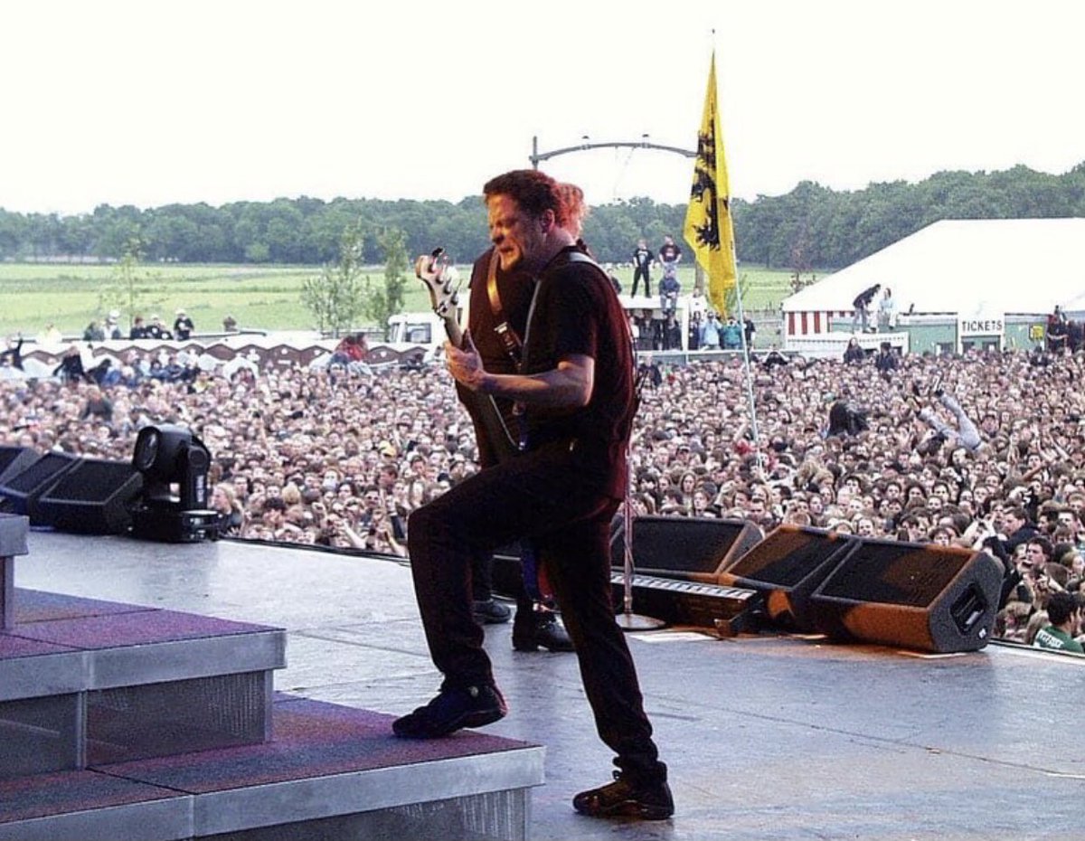 📸 @Metallica: Presentación en el “Dynamo Open Air’99” en Landgoed Gulbergen de Eindhoven, Holanda 🇳🇱 23 de Mayo 1999.
#Metallica #DynamoOpenAir #DynamoOpenAir99 #TheGarageRemainsTheSame #FifthMember #MetFans #MetFamily #METALLICASince1981