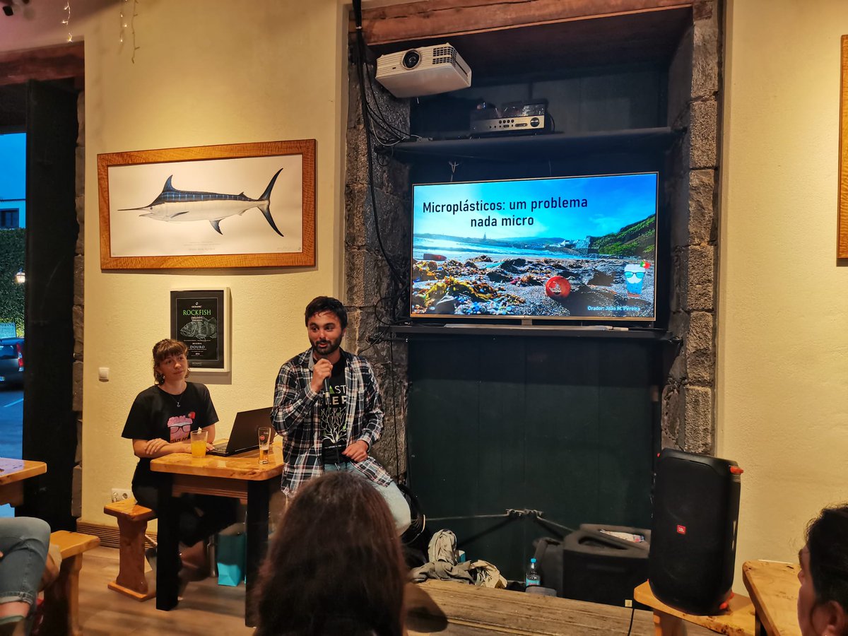 Had a great time introducing #microplastics as a macro-problem to the public during the #PintOfScience #horta