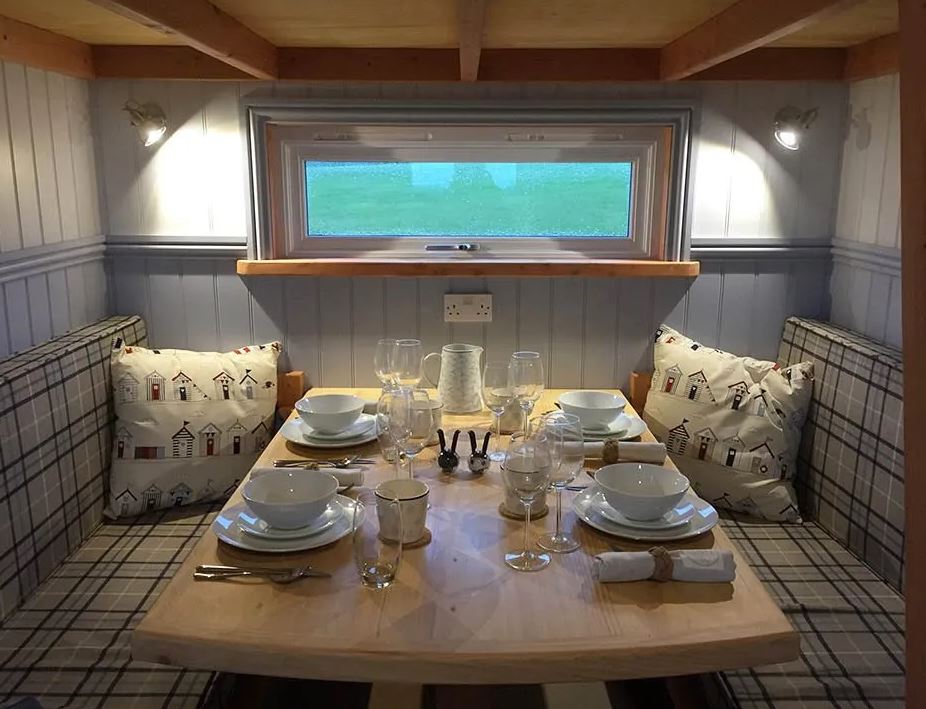 There are some fabulous glamping accommodation on offer at Salcombe Shepherd Huts. Surrounded by acres of Devonshire countryside yet only 5 miles from Kingsbridge.
weacceptpets.co.uk/Devon/8364 
#kingsbridge #malborough #devon #glamping #shepherdshuts #petswelcome #charming