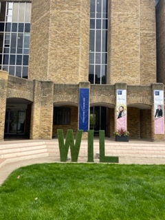 2nd day of our Women in Leadership program @LBS. We compare the leadership styles of Satya Nadella in transforming @Microsoft and Anne Boden in founding and scaling @Starling online-only bank. A turnaround and a startup. Both worked to shape their organization’s culture.