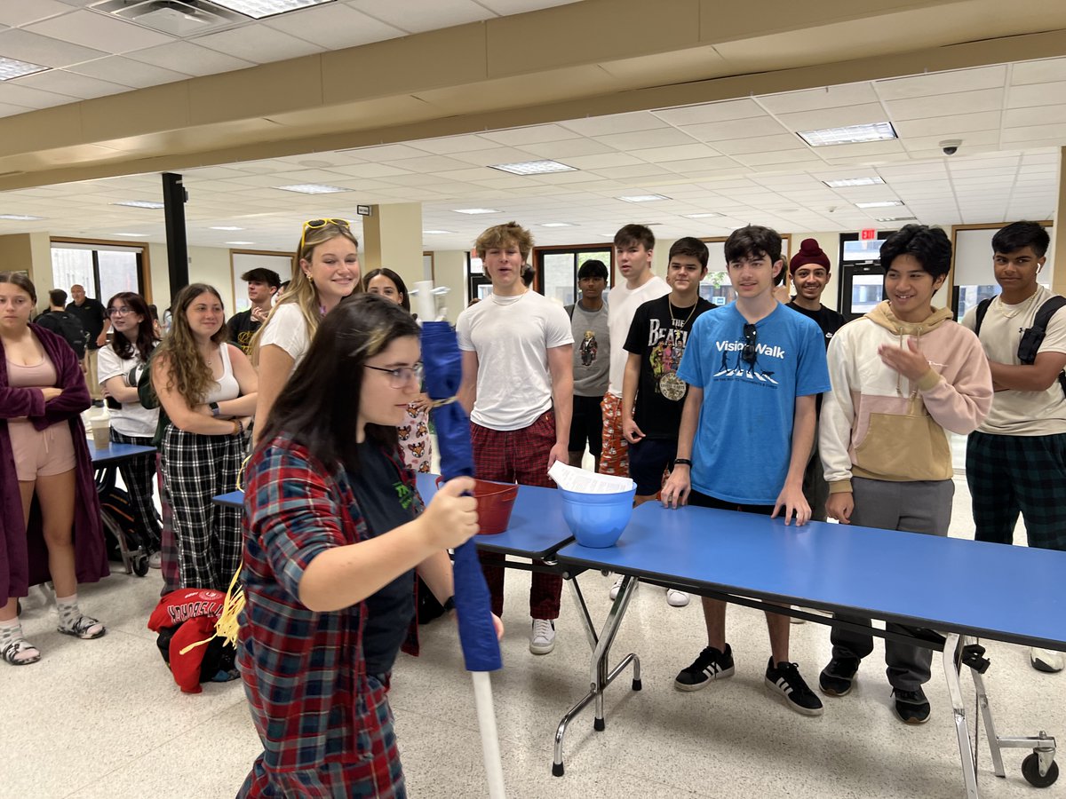 CommackSchools's tweet photo. Battle of the Classes week begins with our first Flash Event. Stay tuned for events throughout the week! #CommackSchools #BattleoftheClasses https://t.co/YMG6sIuGIj