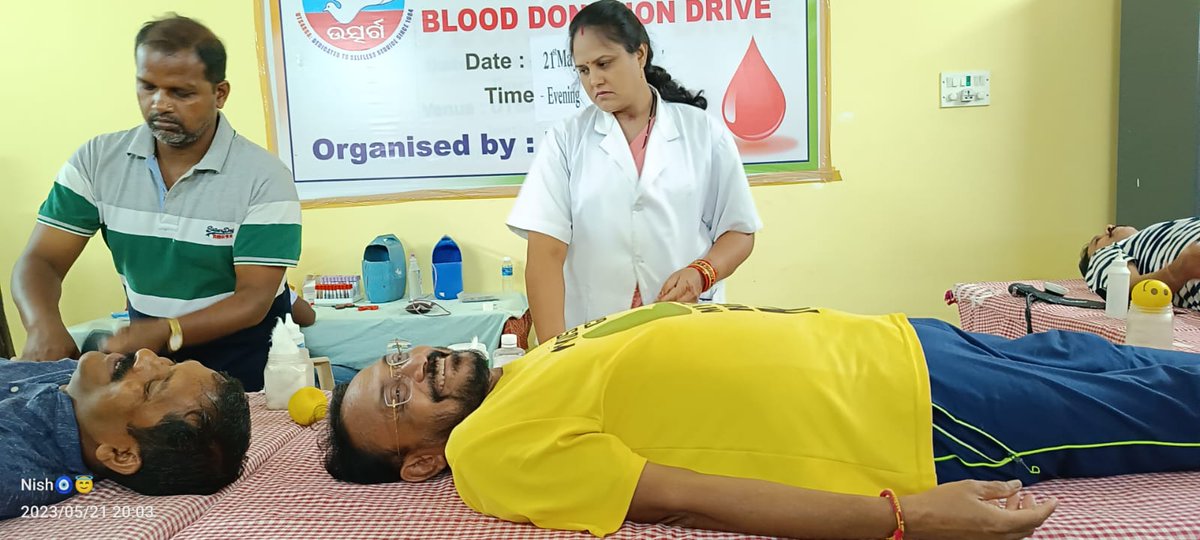 SudhirUtsarga's tweet photo. Blood donation camp was held at #utsarga on 21.05.2023. 43 units of blood donated in the camp. Medical staffs of #burlabloodbank were present . Women participation was Praseworthy. Salute to all donors. Pleased to see that youngsters of Utsarga are doing better.
#blooddonation https://t.co/pI0glk1UeO
