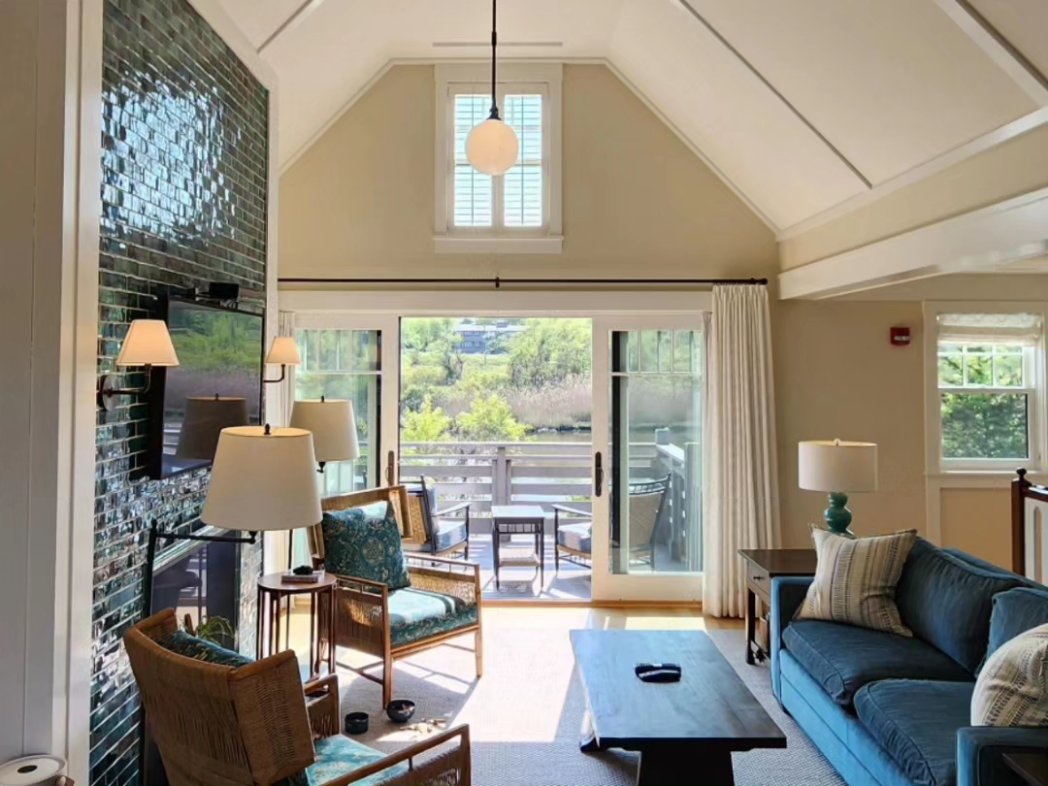 Taking a much needed wellness break from the city hit all the right spots... for both Ruby and me ♥️🙂🐶

Treat your mind, body and soul as both the moon and Venus are in Cancer 🙏🌅 
<a href="/WeekapaugInn/">Weekapaug Inn</a> #RhodeIsland #wellness